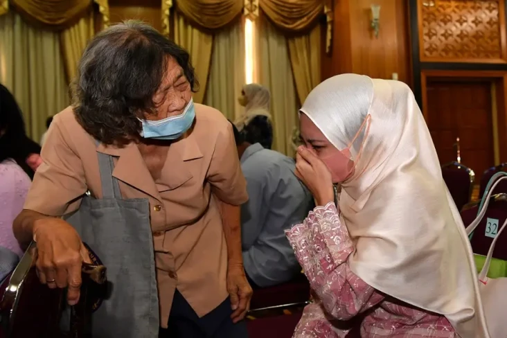 Menyayat Hati, Rohana...