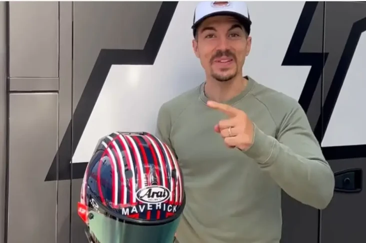 Tom Cruise Puji Helm...