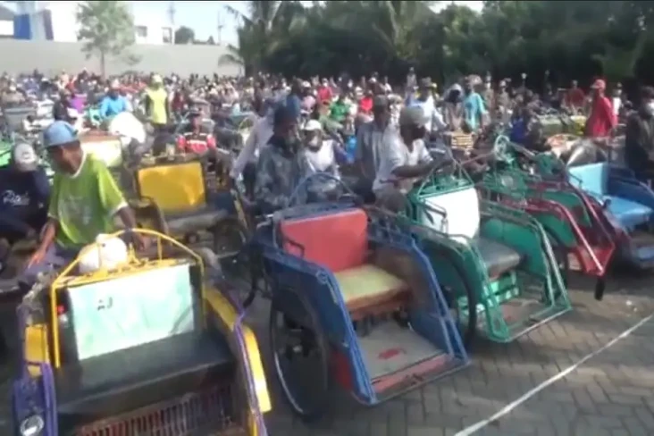 Ribuan Tukang Becak...