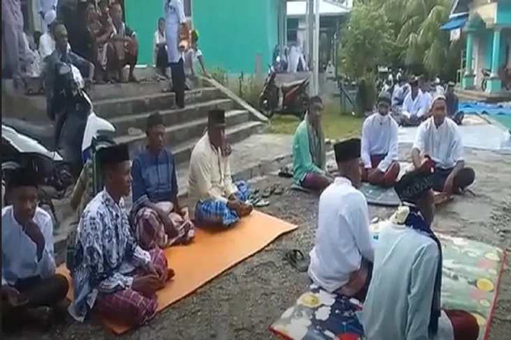 Jamaah Masjid Abu Bakar...
