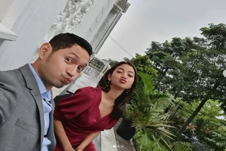 Ikuti Jejak Arya Saloka,...