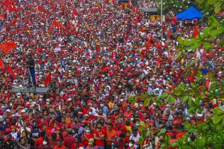 Ribuan Pendukung Oposisi...