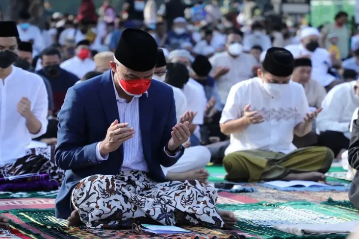 Salat Idul Fitri di...