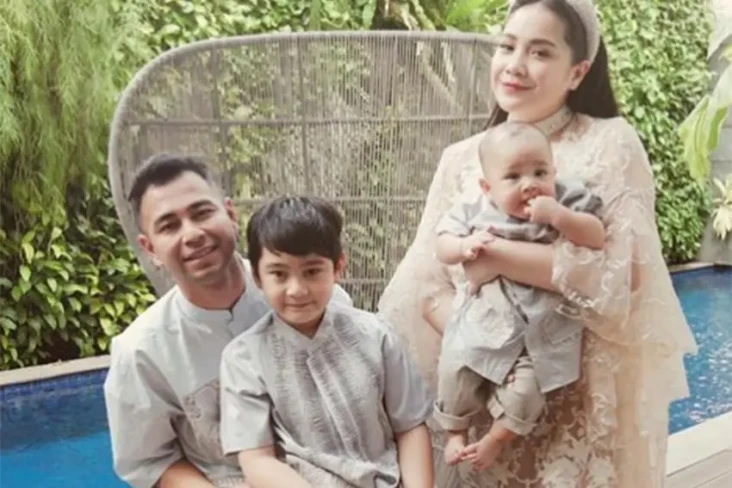 Outfit Kembar Raffi...