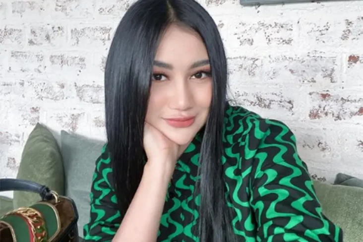 Pedangdut Pamela Safitri...