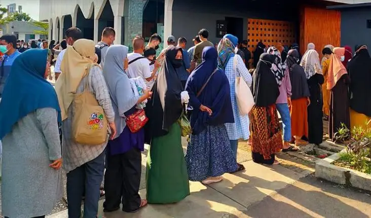 Pakai Toilet di Rest...