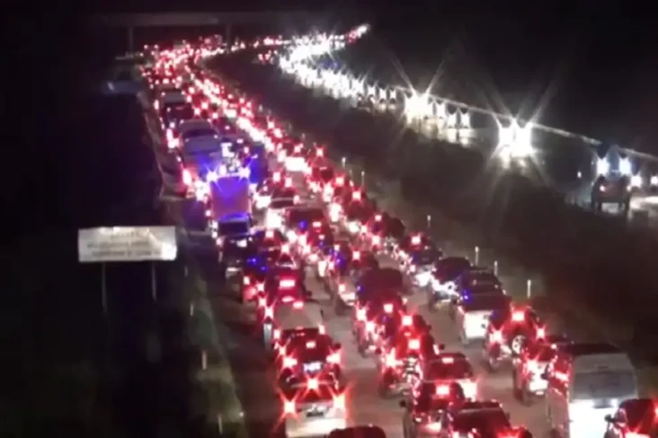 Horor Mobil Pemudik...
