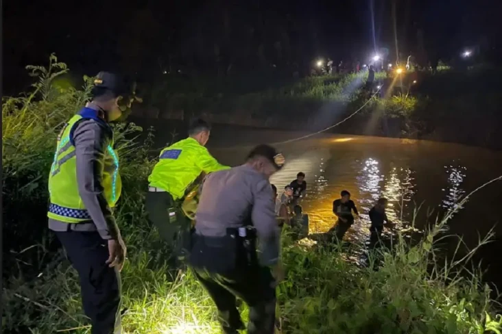 Tim SAR Evakuasi 2 Anak...