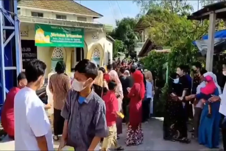Usai Sholat Idul Fitri...