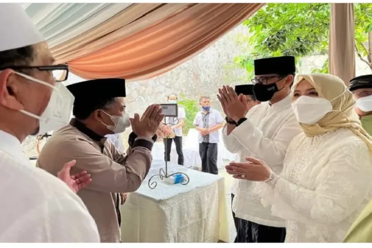 Ditemani Istri, Sandiaga...