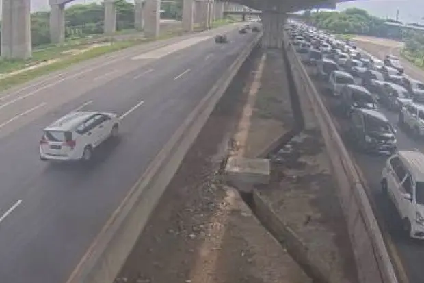 Contraflow di Tol Jakarta-Cikampek...