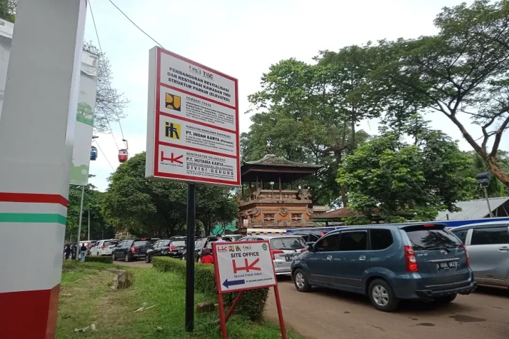 Pengunjung Membeludak,...