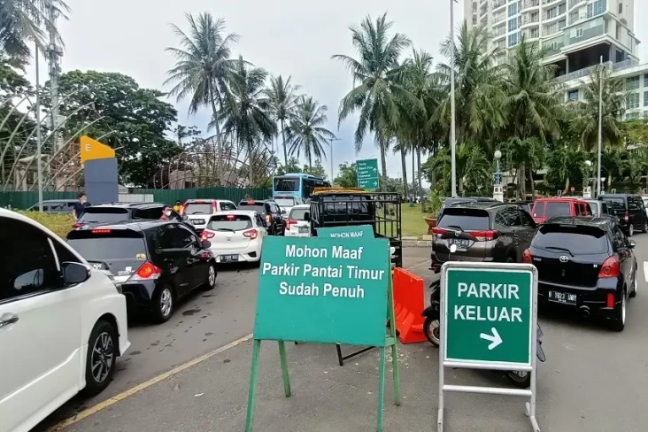 Ancol Macet, Sea World...