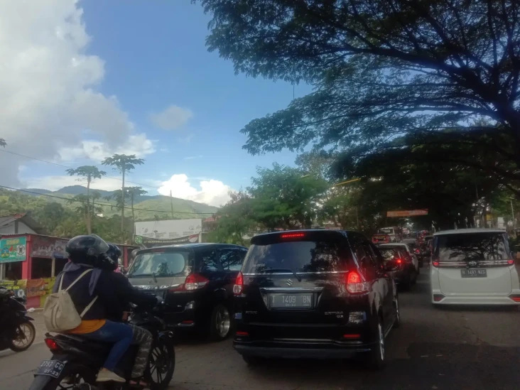 Macet Parah di Rancaekek-Perbatasan...