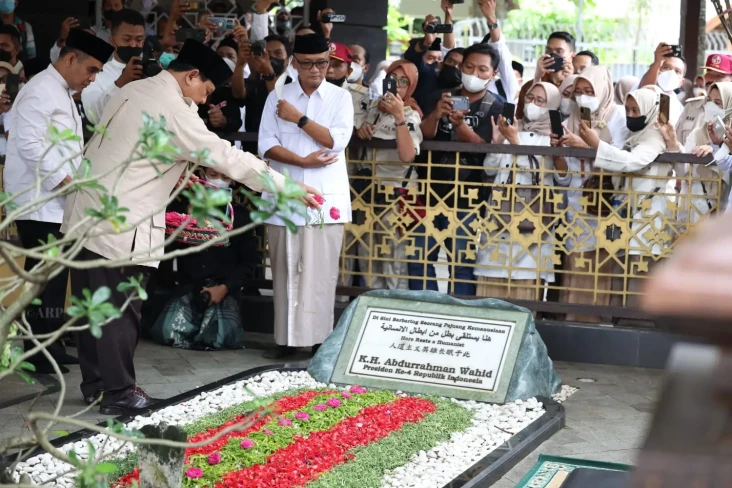 Prabowo Ziarah Makam...