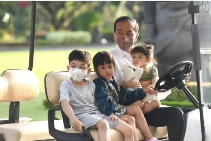 Momen Jokowi Isi Libur...