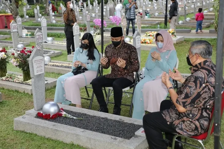 Hari Kedua Lebaran,...