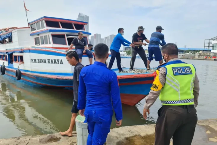 Kapal Bina Karya Rusak...