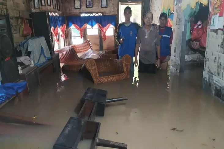 Diguyur Hujan, Sebagian...