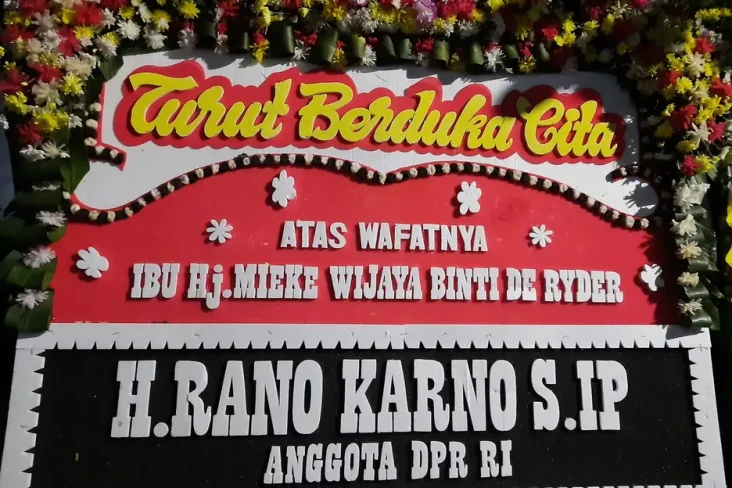 Rumah Mieke Wijaya Disesaki...