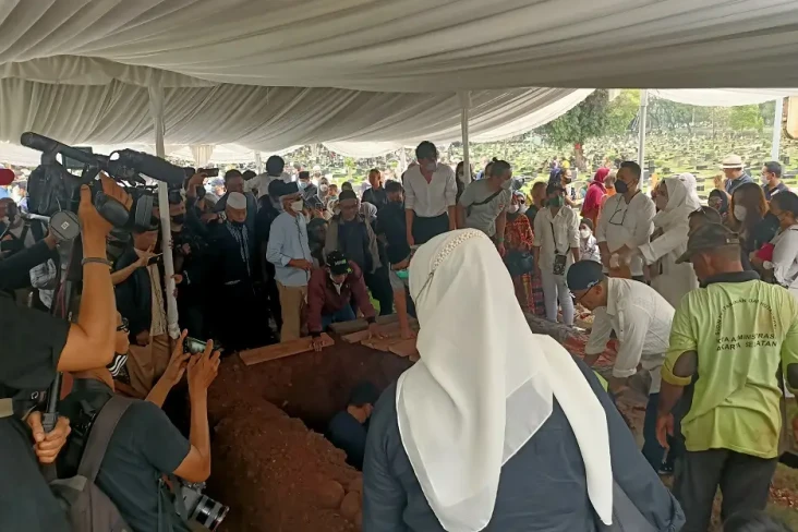Mieke Wijaya Dimakamkan...