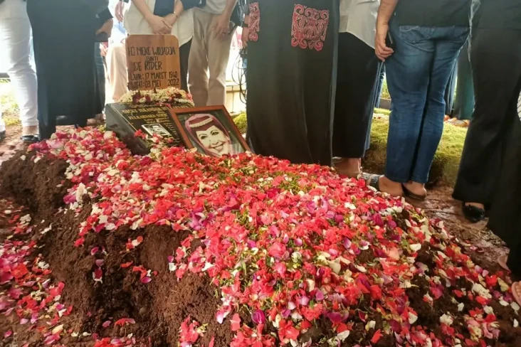 Mieke Wijaya Dimakamkan...