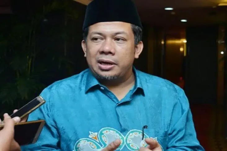 Fahri Hamzah Ingin Tulis...