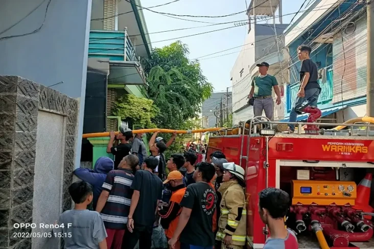 Rumah Dua Lantai di...