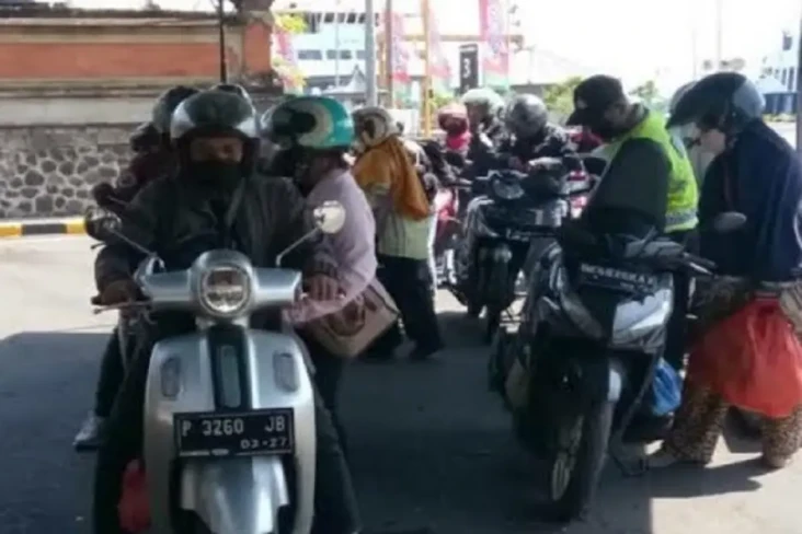 Arus Balik, Puluhan...