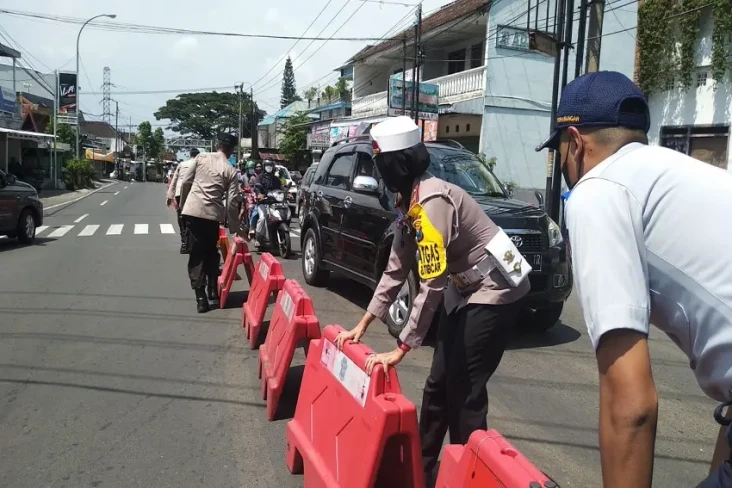 Wisatawan Diminta Waspadai...