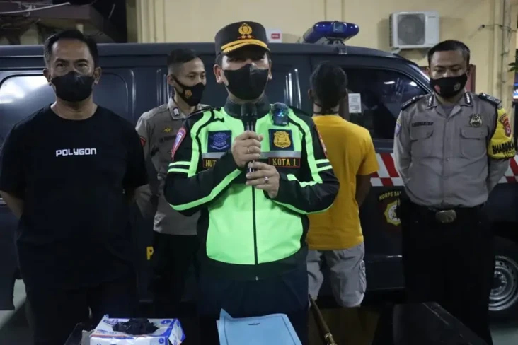 Buron Usai Kecelakaan...