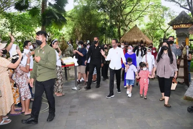 Habiskan Libur Lebaran...