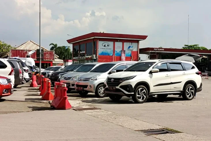 Tol Cikampek, Rest Area...
