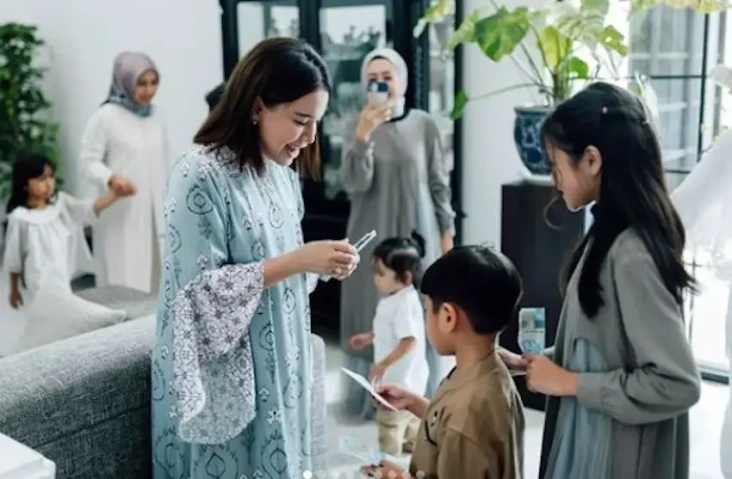 Serunya Bagi-bagi THR...