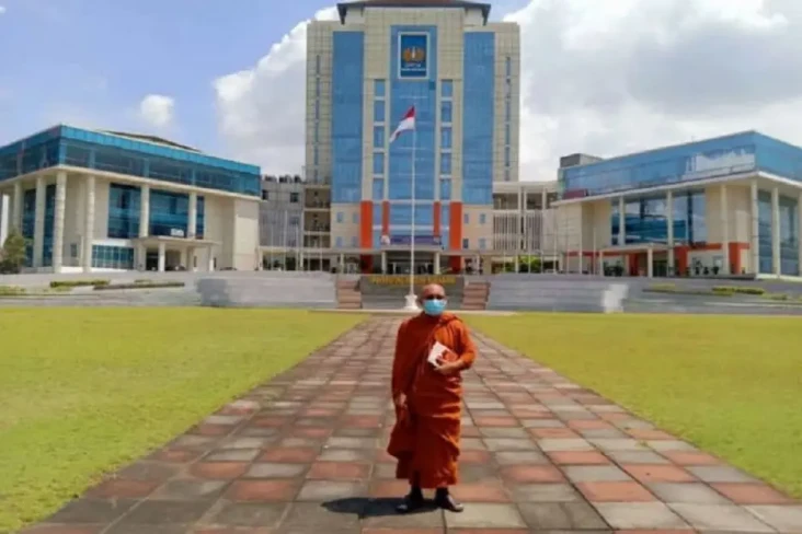 Kisah Chanthoeurn, Bhante...
