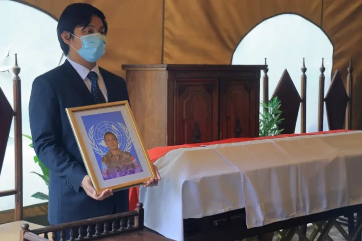 Anggota Kontingen Garuda...