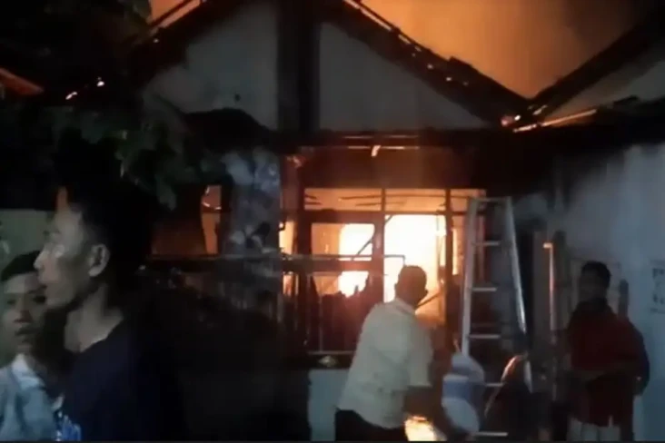 2 Rumah di Mojokerto...