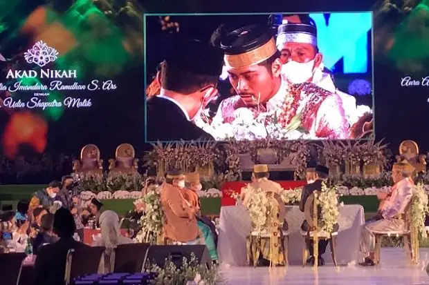 Putri Sulung Wali Kota...