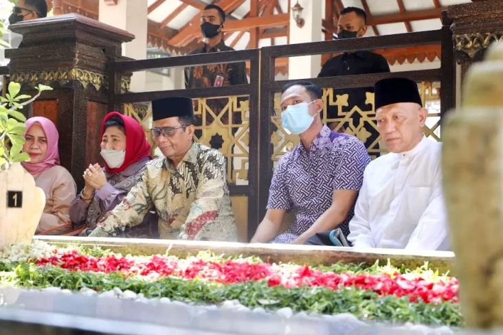 Ziarah ke Makam Gus...