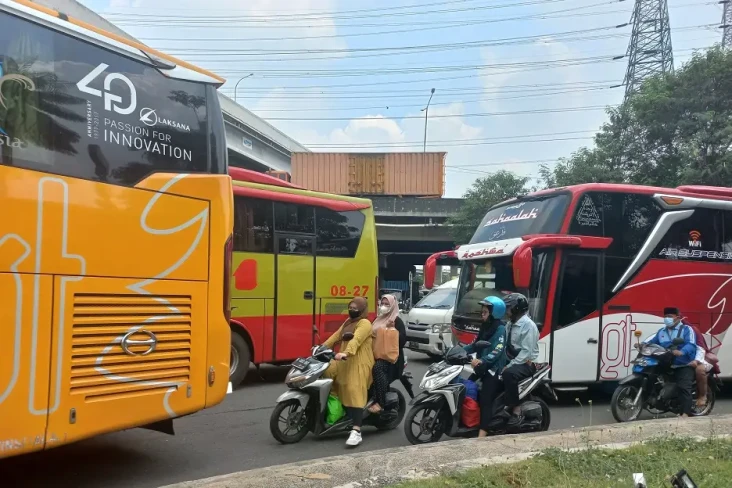 Arteri Kalimalang Macet...