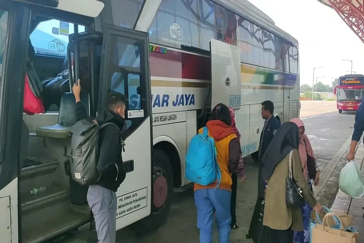 Ribuan Pemudik Mulai...