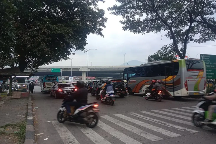 Puncak Arus Balik, Ribuan...