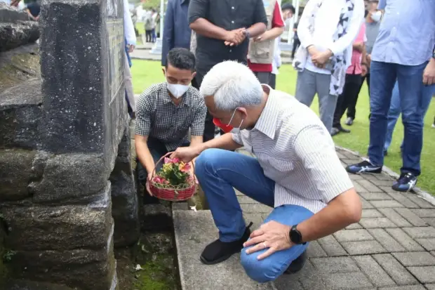 Adnan Dampingi Ganjar...