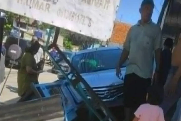 Emak-emak Oleng Saat...