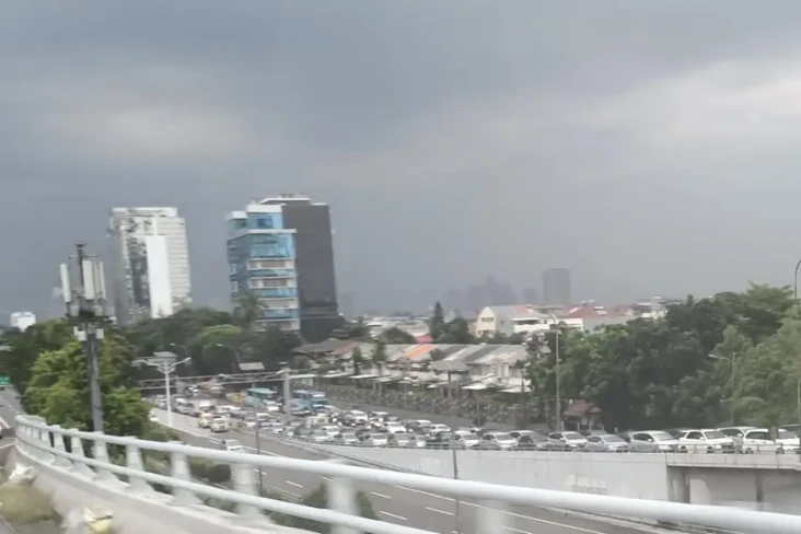 Horor Macet Tol Dalam...