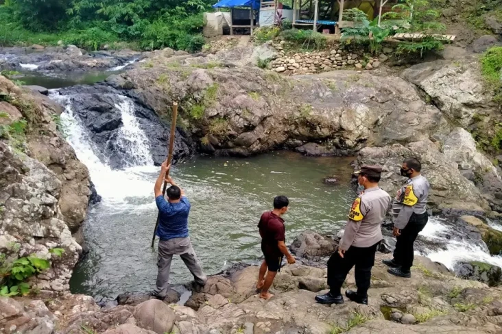 Wisatawan Tewas Tenggelam...