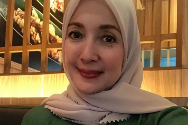 Henidar Amroe Curhat,...