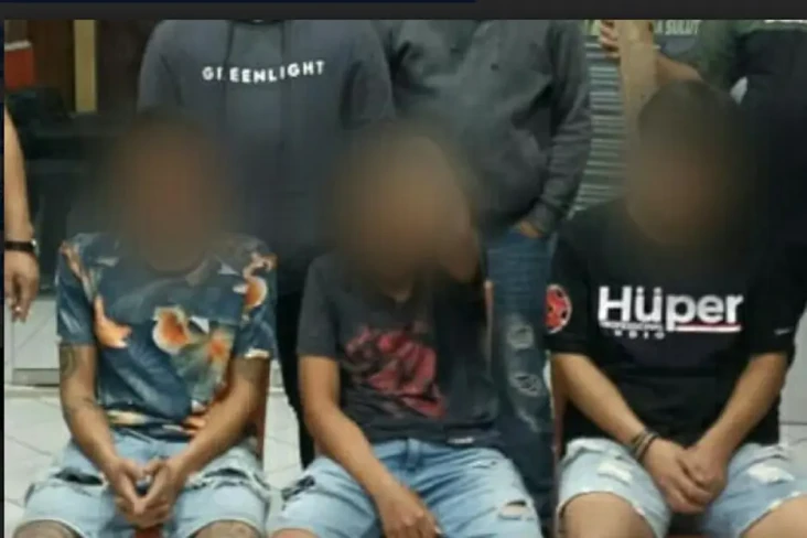 3 Pelaku Penganiayaan...