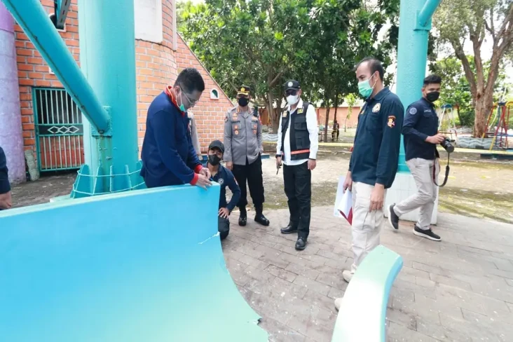 Selidiki Robohnya Seluncuran...