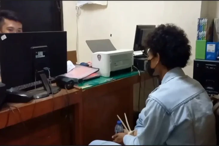 Rekam Gadis Belia Mandi,...